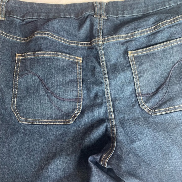 Lane Bryant Mid-Rise Bermuda Shorts Women's Plus Size 22 Stretch Denim Casual - Picture 7 of 9